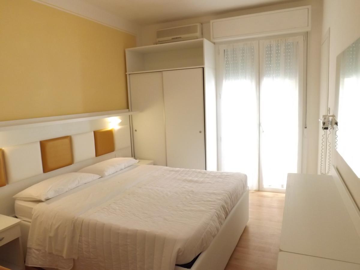 Hotel Gioiosa Чезенатіко Екстер'єр фото