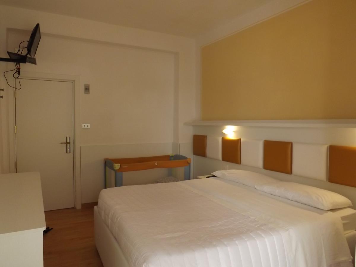 Hotel Gioiosa Чезенатіко Екстер'єр фото