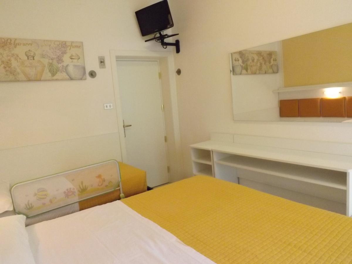 Hotel Gioiosa Чезенатіко Екстер'єр фото